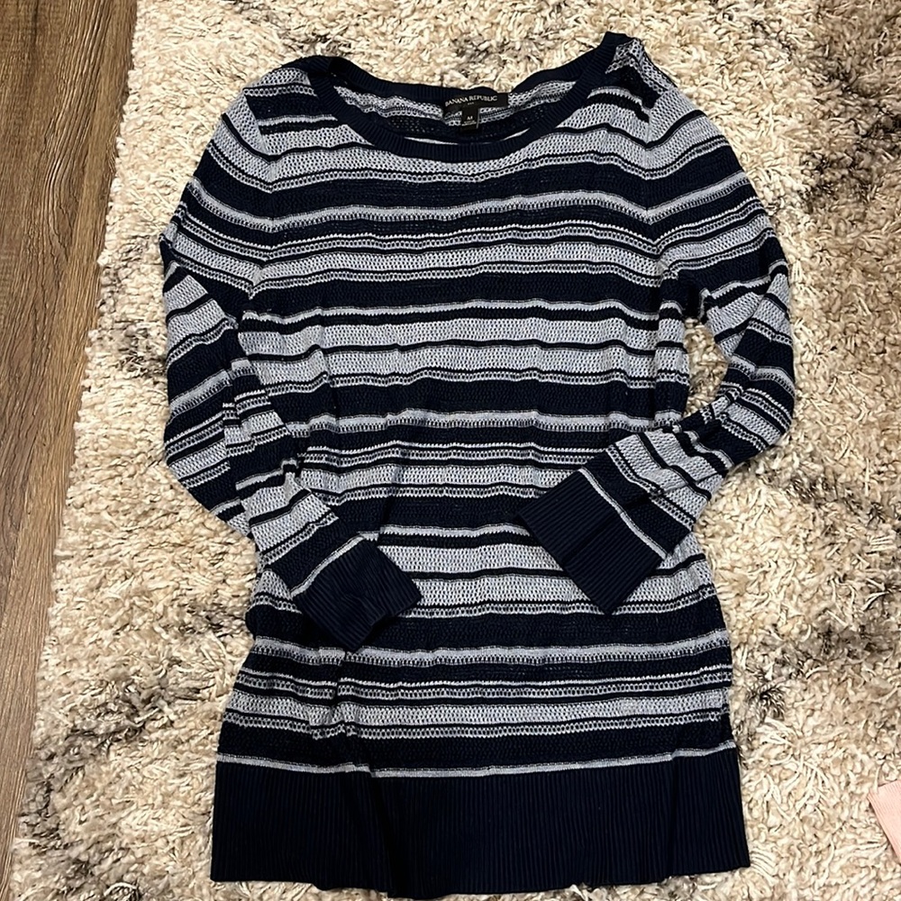 Banana republic light weight knit sweater